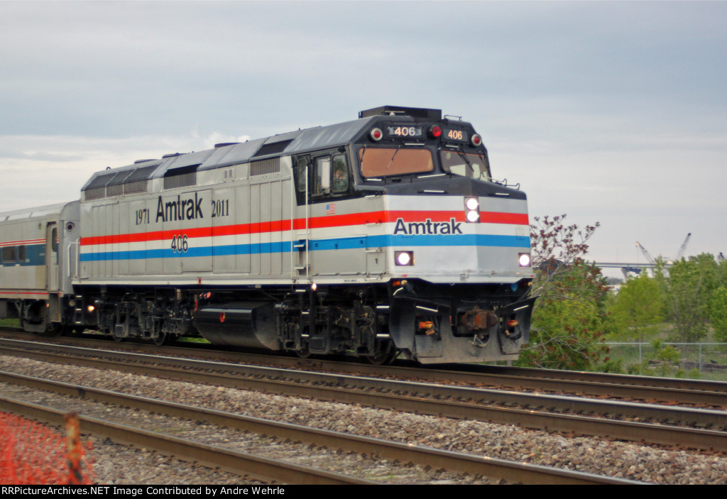 Heritage cab-bage AMTK 406 makes for another special catch on tje point of Hiawatha 342